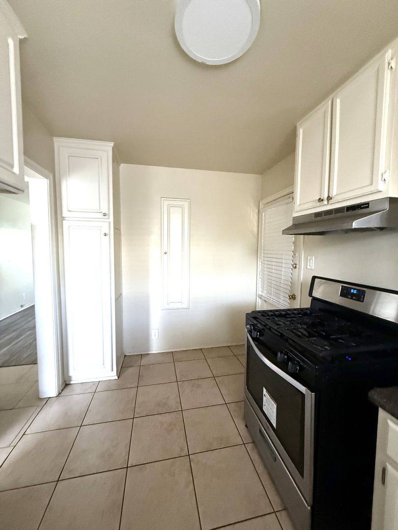 Apartment for rent at 6101 Clybourn, North Hollywood, CA 91606