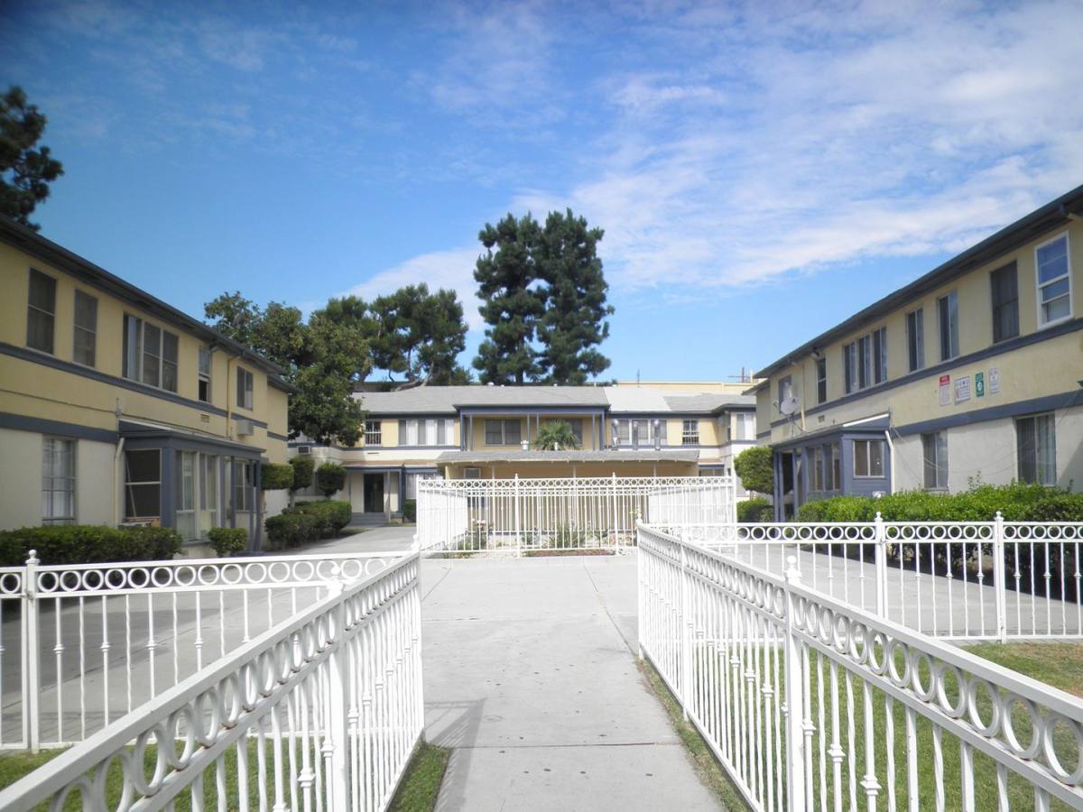Apartment for rent at 6101 Clybourn, North Hollywood, CA 91606
