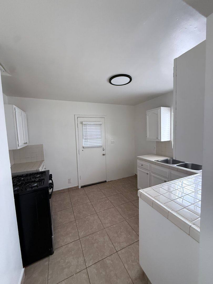 Apartment for rent at 6101 Clybourn, North Hollywood, CA 91606