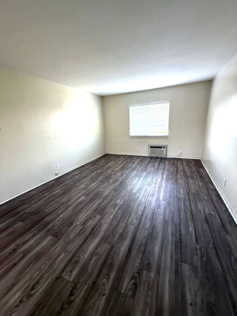 Apartment for rent at 6101 Clybourn, North Hollywood, CA 91606