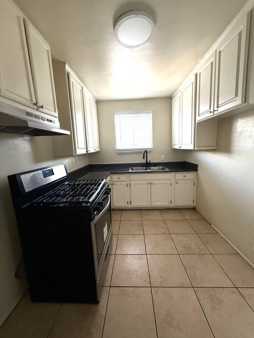 Apartment for rent at 6101 Clybourn, North Hollywood, CA 91606