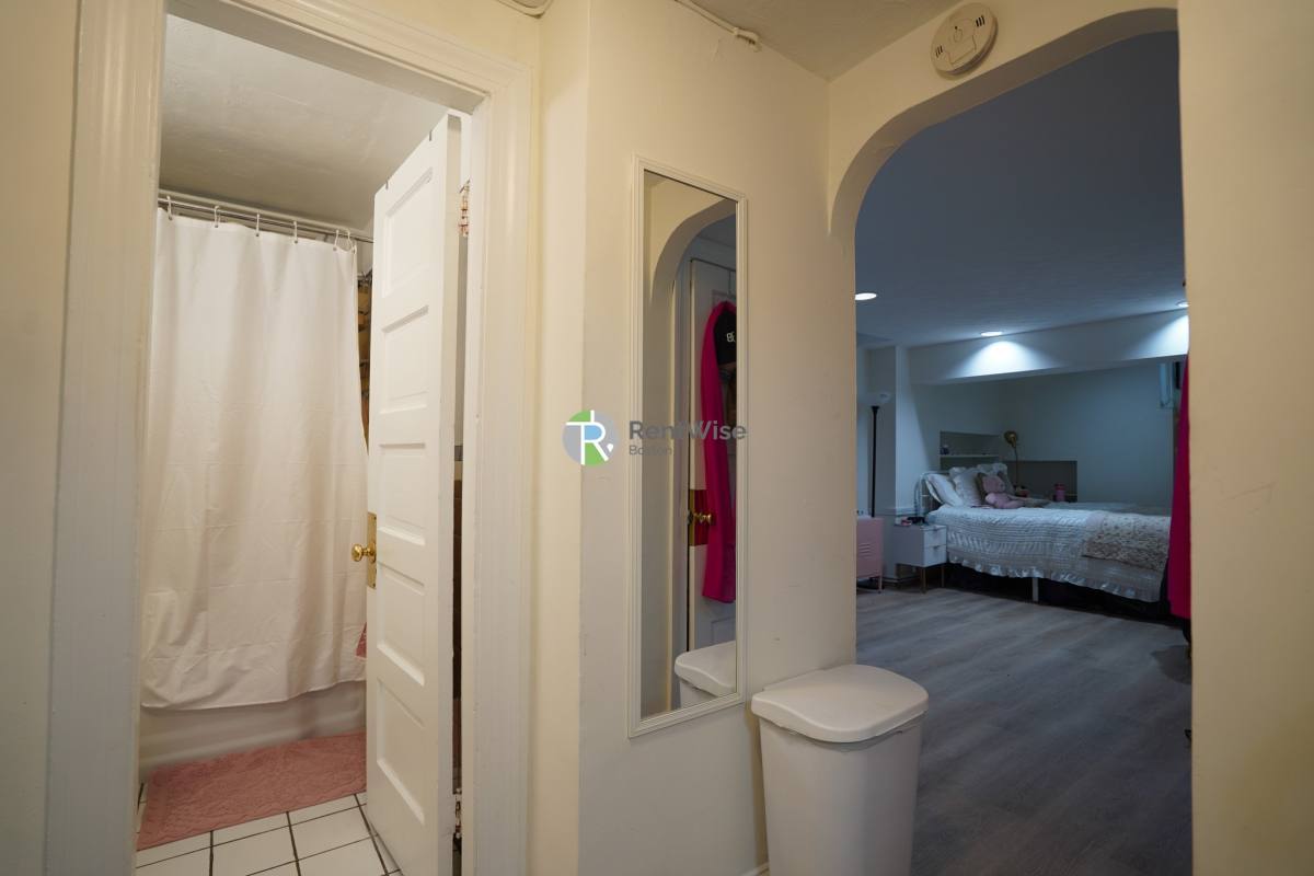 Apartment for rent at 304 Berkeley St #1, Boston, MA 02116