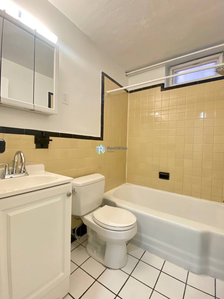 Apartment for rent at 304 Berkeley St #1, Boston, MA 02116