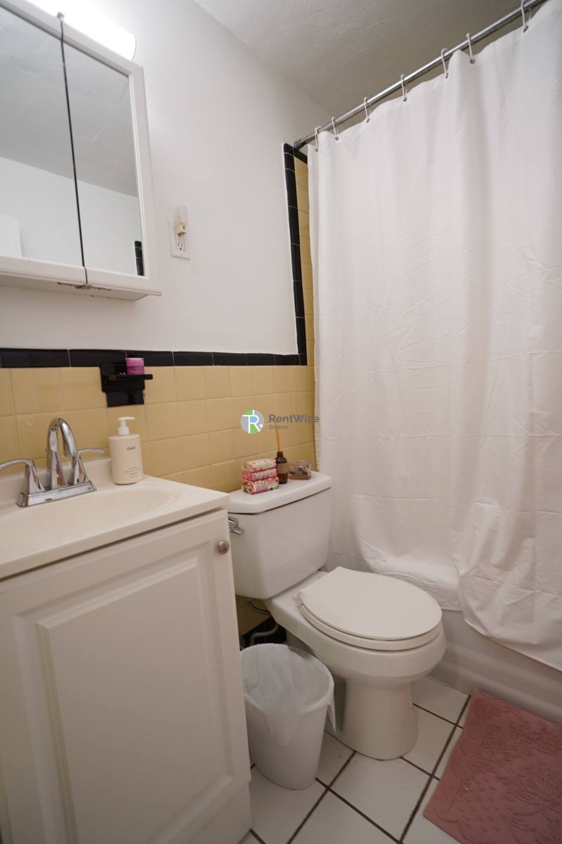 Apartment for rent at 304 Berkeley St #1, Boston, MA 02116