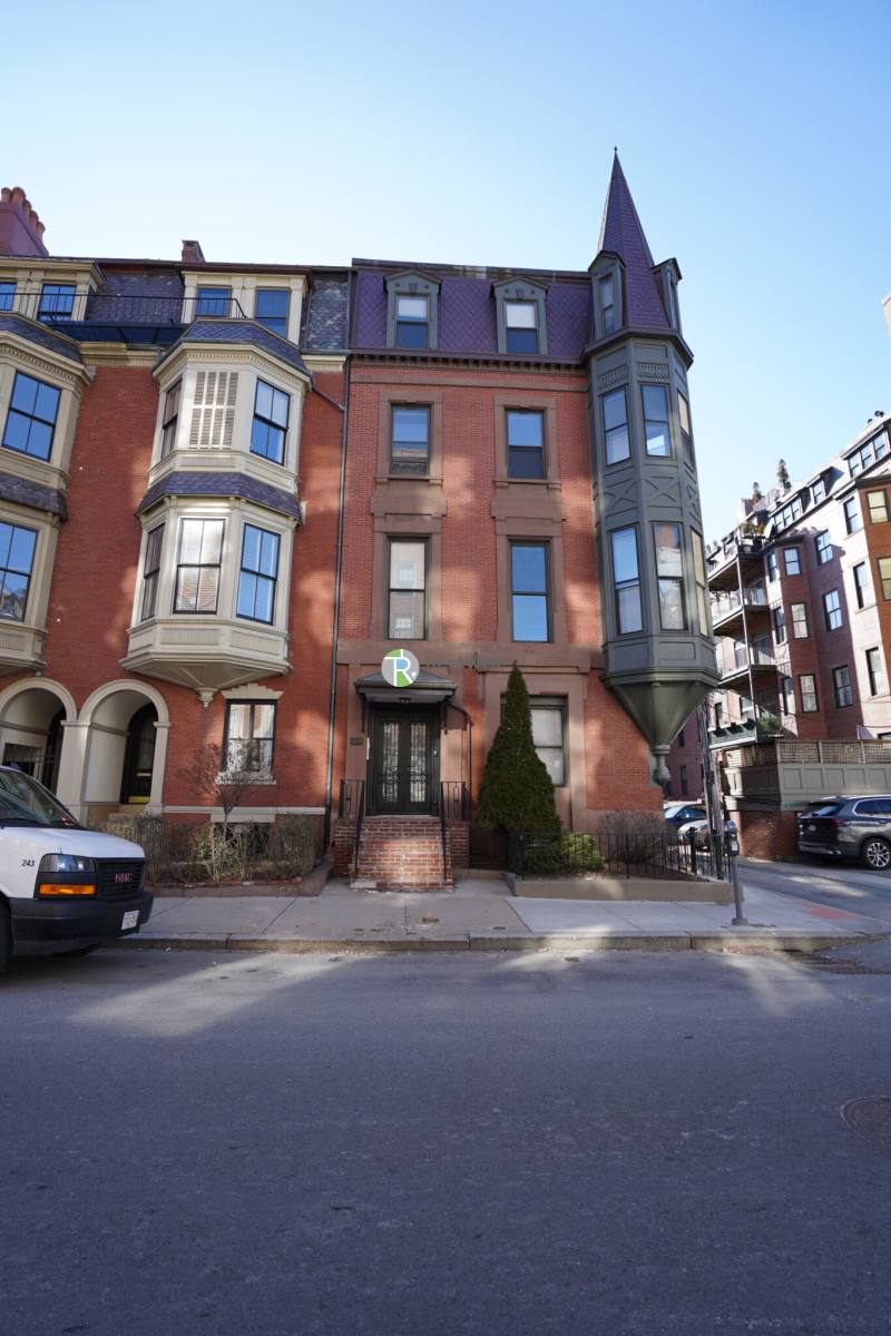Apartment for rent at 304 Berkeley St #1, Boston, MA 02116