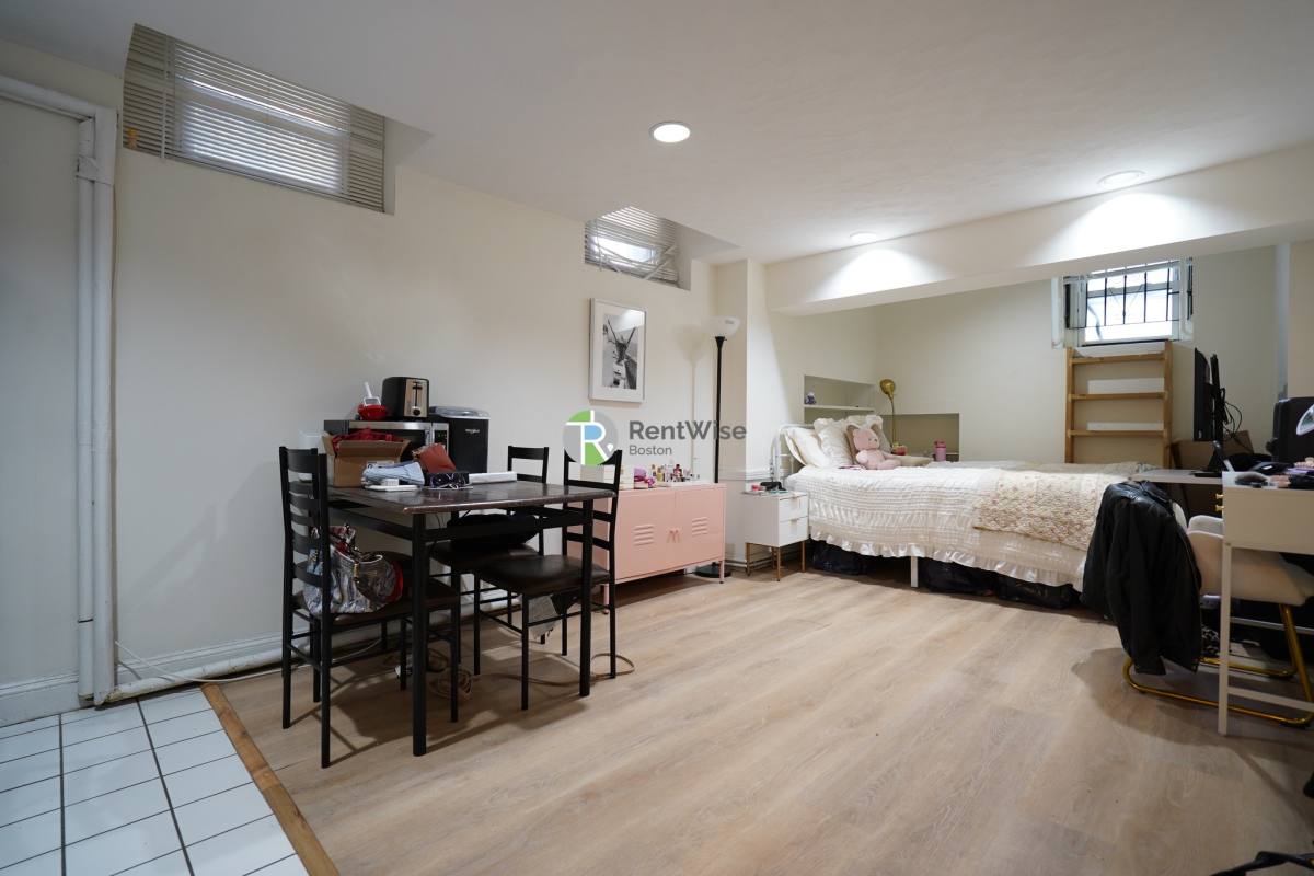 Apartment for rent at 304 Berkeley St #1, Boston, MA 02116