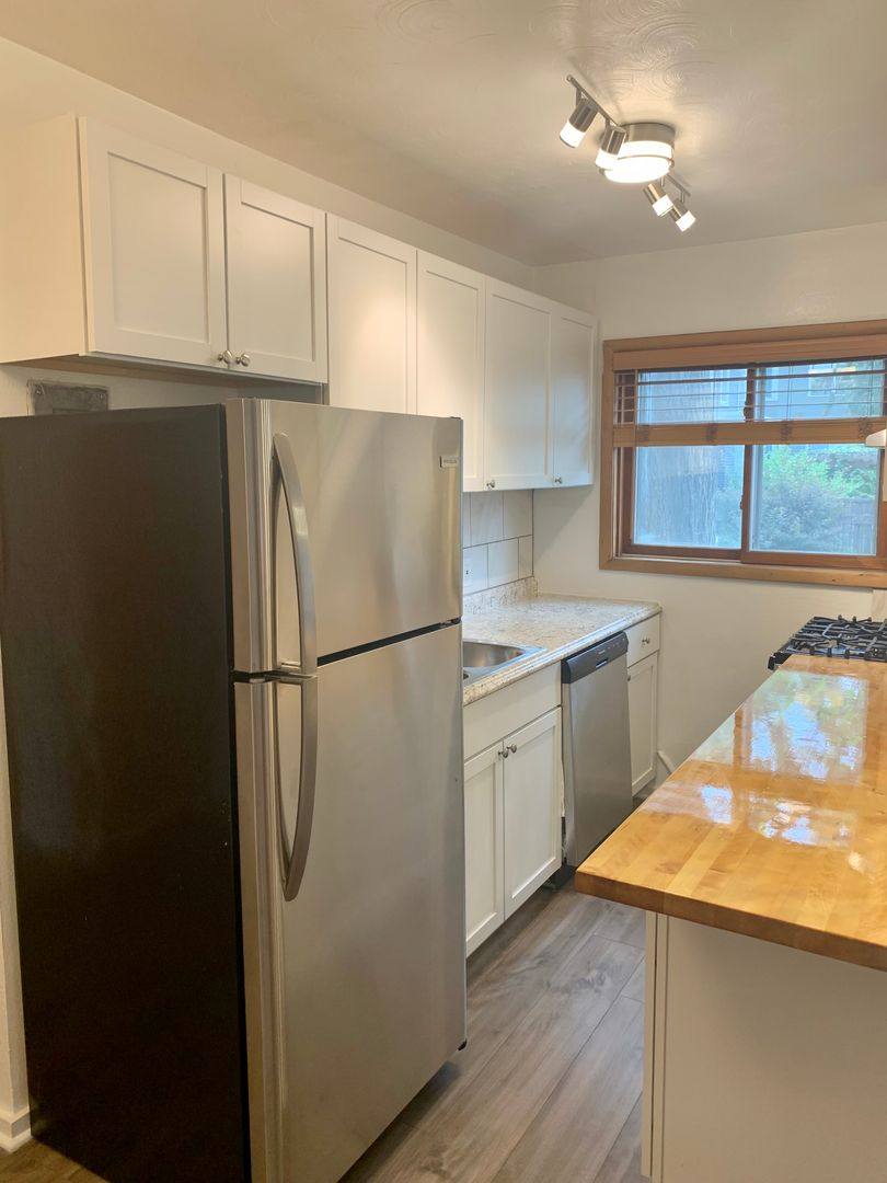 Apartment for rent at 2176 Dayton Ave, Saint Paul, MN 55104