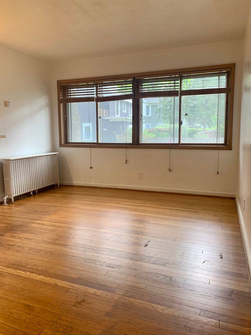 Apartment for rent at 2176 Dayton Ave, Saint Paul, MN 55104