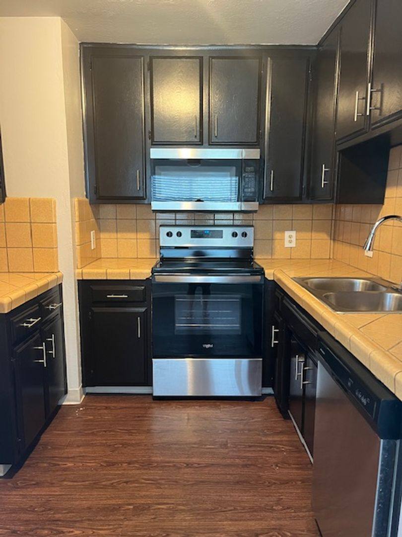 Apartment for rent at 7600 N Laurelglen Blvd, Units A-E, Bakersfield, CA 93309