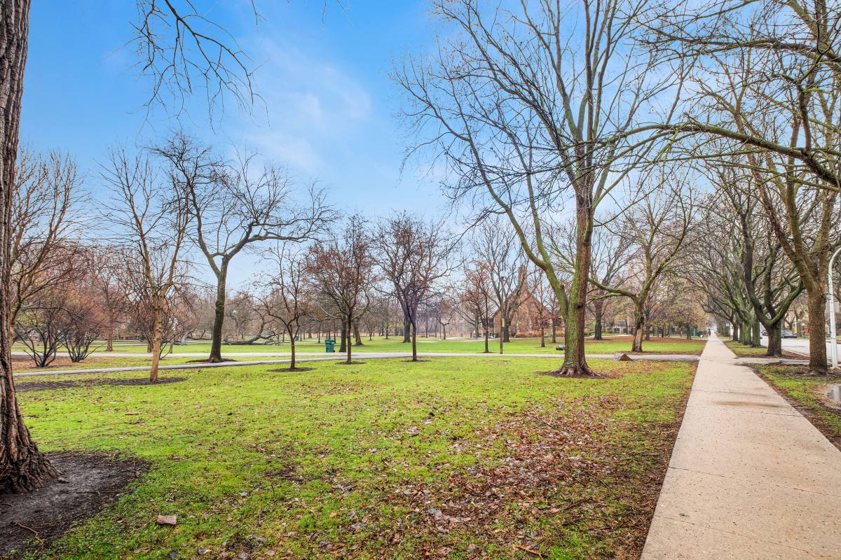 Apartment for rent at 2531 W Lunt Ave #2, Chicago, IL 60645