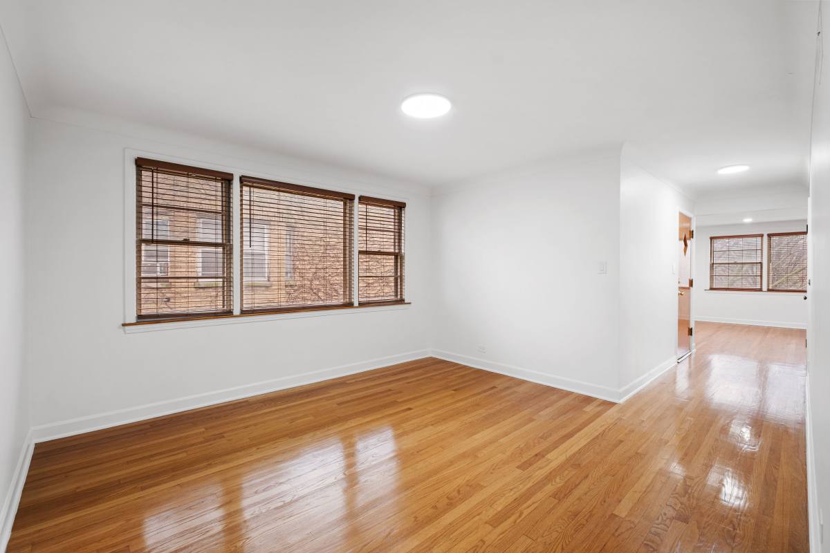 Apartment for rent at 2531 W Lunt Ave #2, Chicago, IL 60645