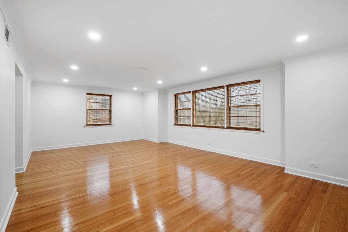 Apartment for rent at 2531 W Lunt Ave #2, Chicago, IL 60645