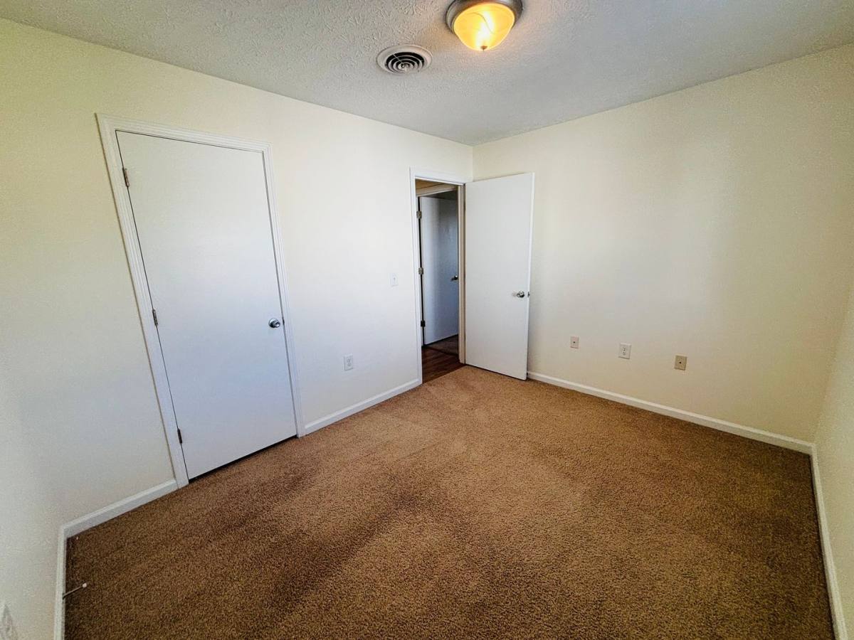 Apartment for rent at 1011 Grove Ave #R, Radford, VA 24141