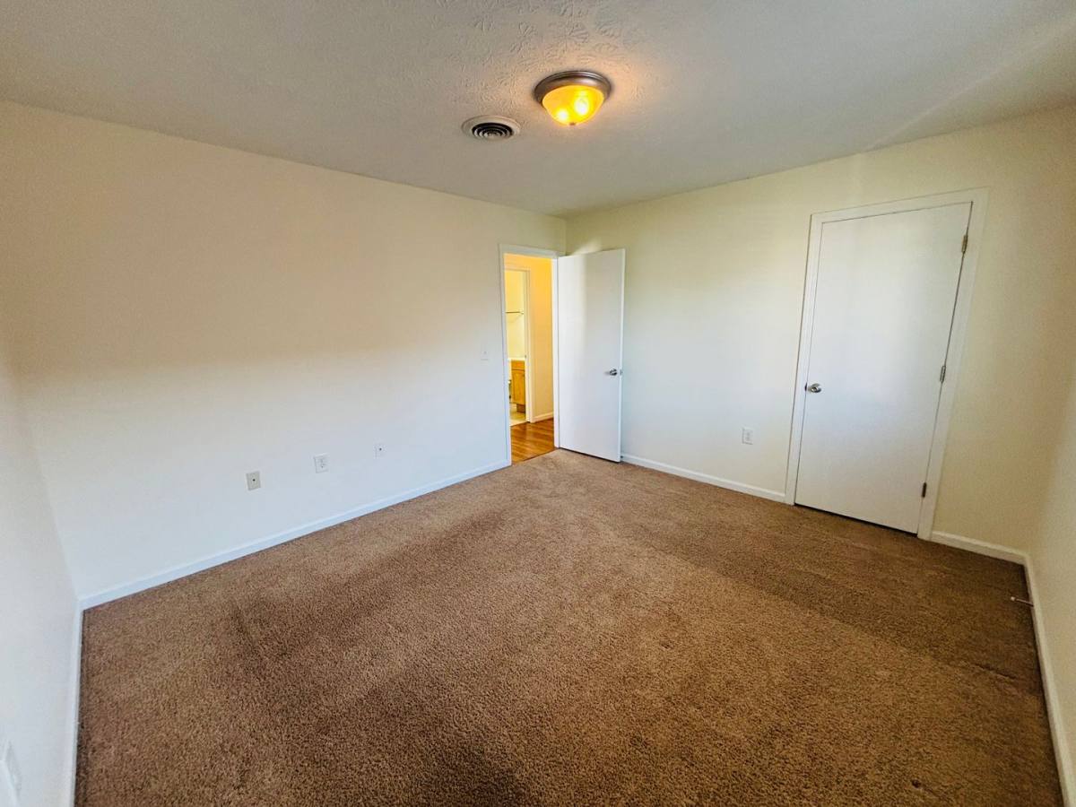 Apartment for rent at 1011 Grove Ave #R, Radford, VA 24141