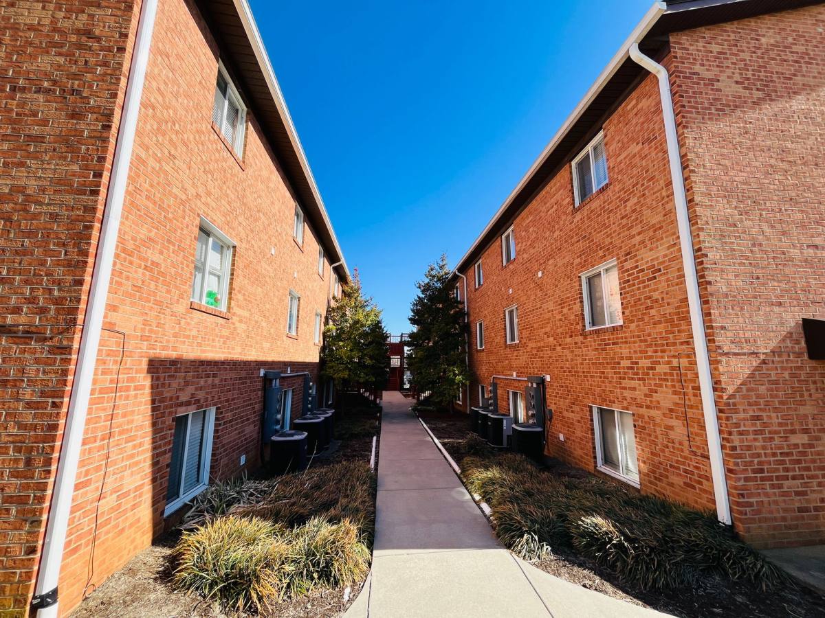Apartment for rent at 1011 Grove Ave #R, Radford, VA 24141