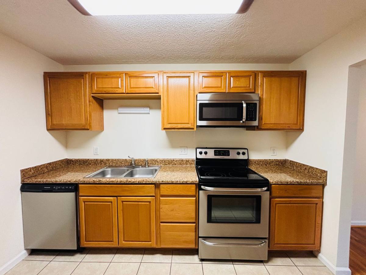 Apartment for rent at 1011 Grove Ave #R, Radford, VA 24141
