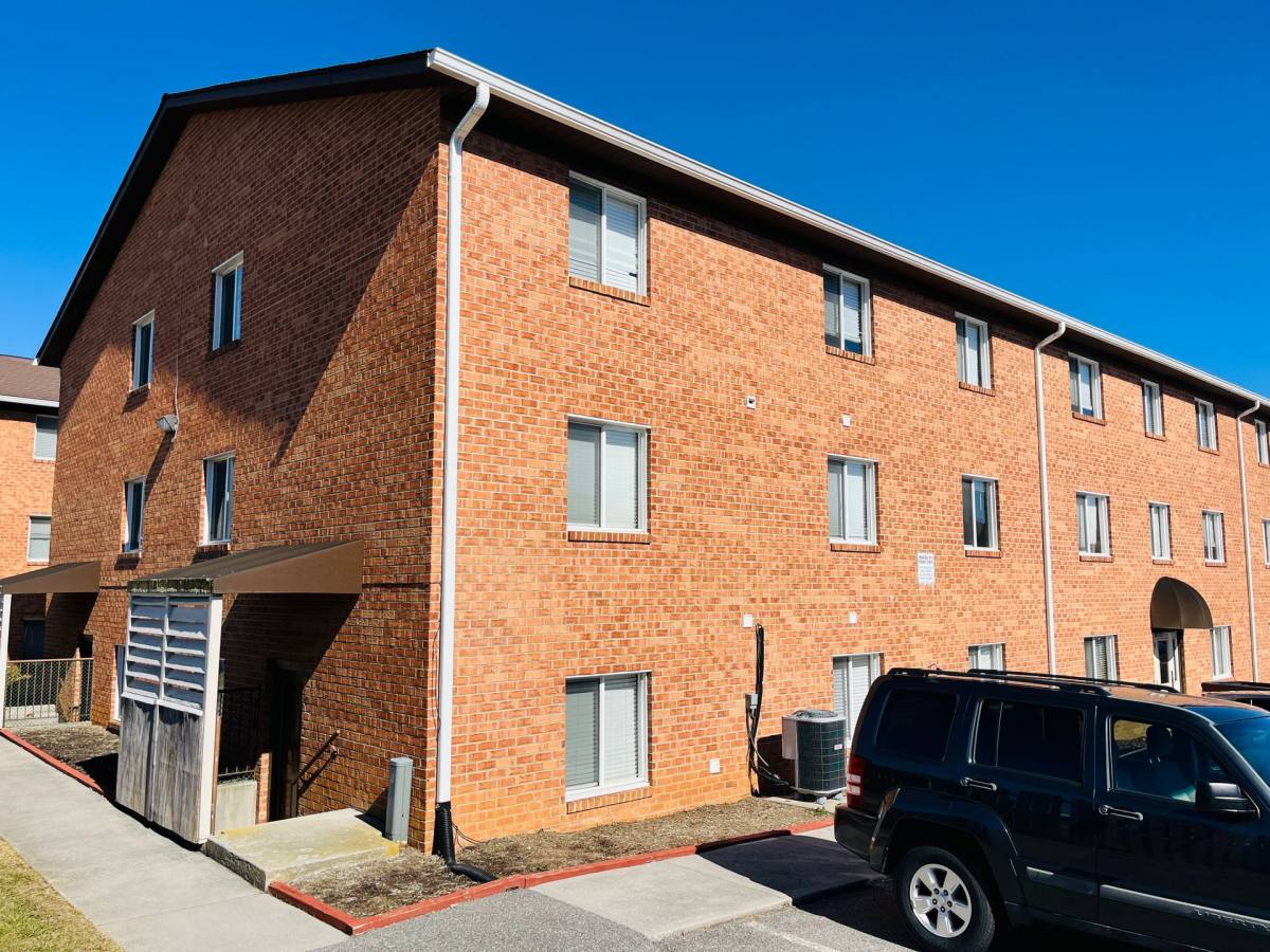 Apartment for rent at 1011 Grove Ave #R, Radford, VA 24141