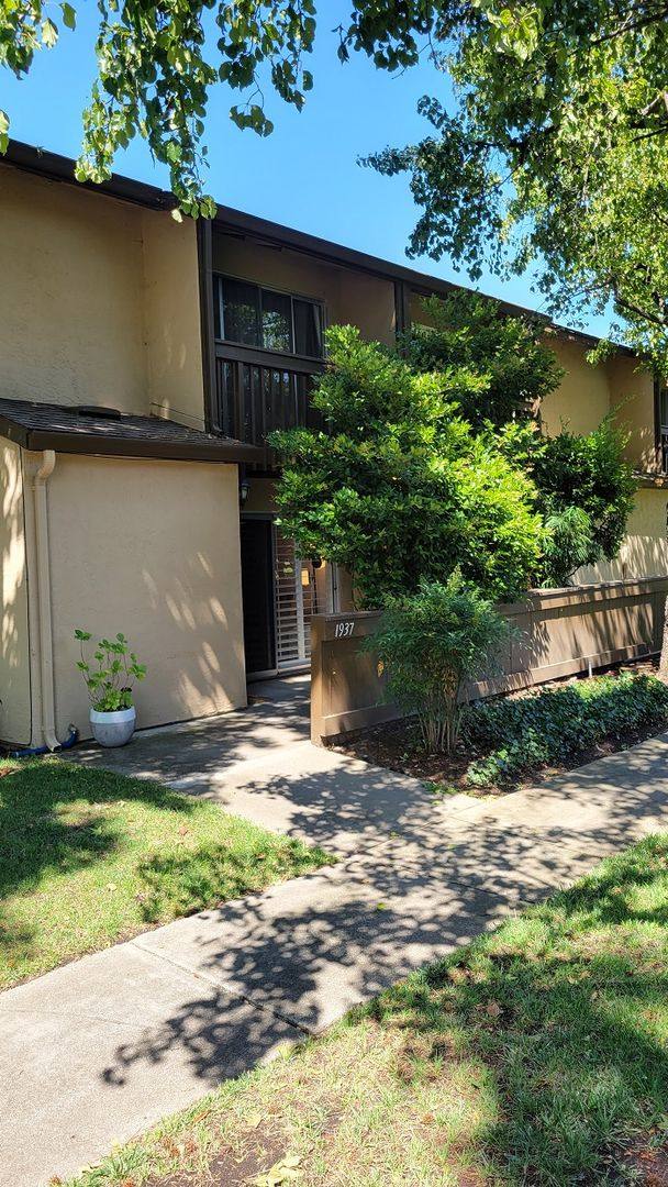 Townhouse for rent at 1937 Olmo Way, Walnut Creek, CA 94598