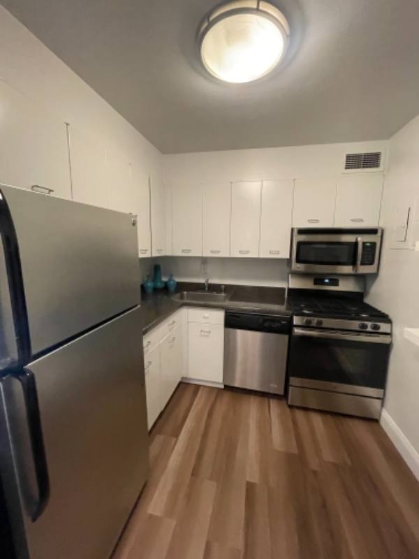 Apartment for rent at 1336 N Lakeshore Dr, Chicago, IL 60610