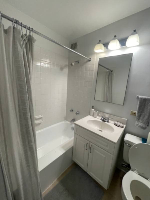 Apartment for rent at 1336 N Lakeshore Dr, Chicago, IL 60610