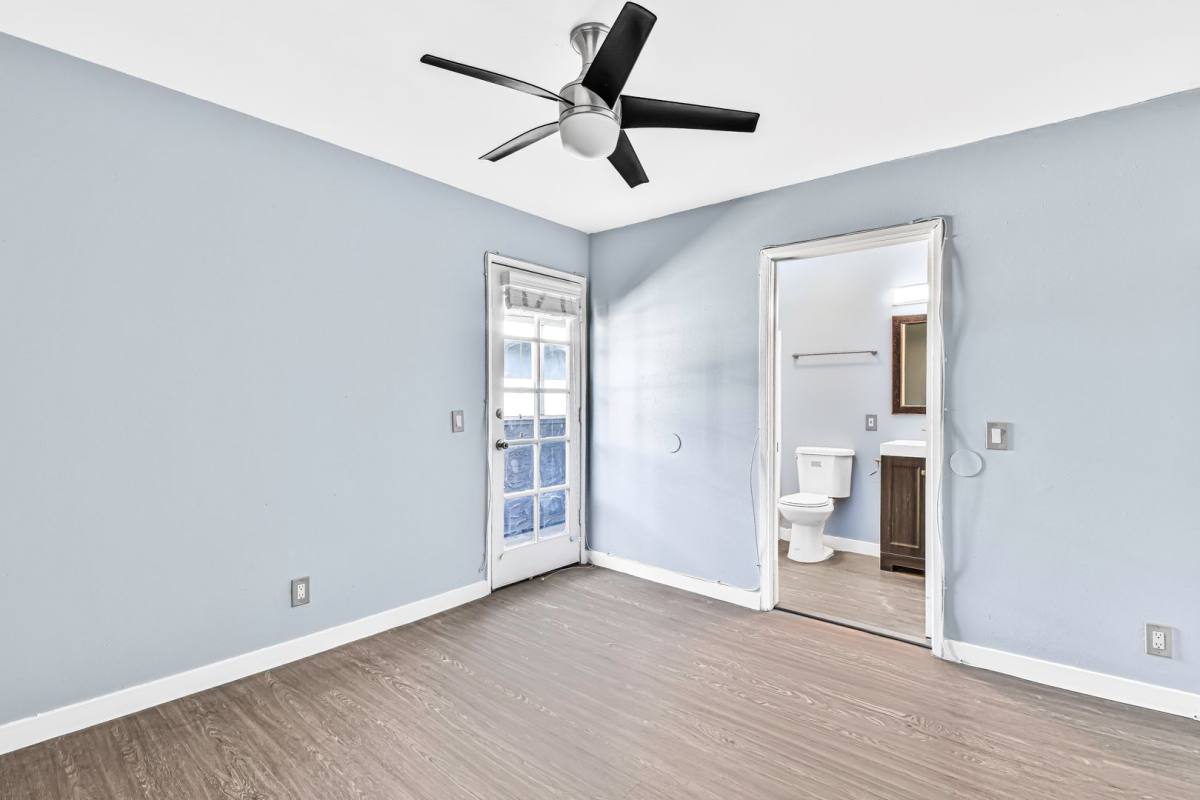 Apartment for rent at 533 E 11th St, Long Beach, CA 90813