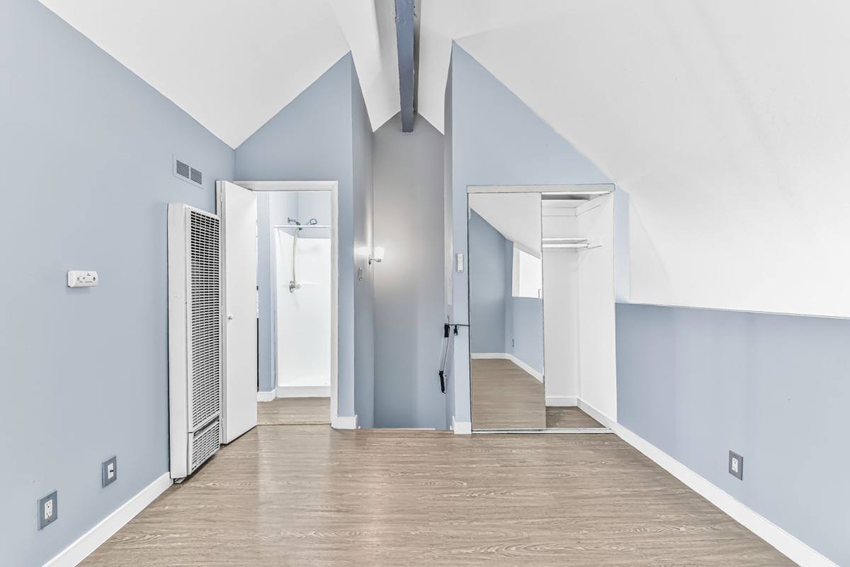Apartment for rent at 533 E 11th St, Long Beach, CA 90813