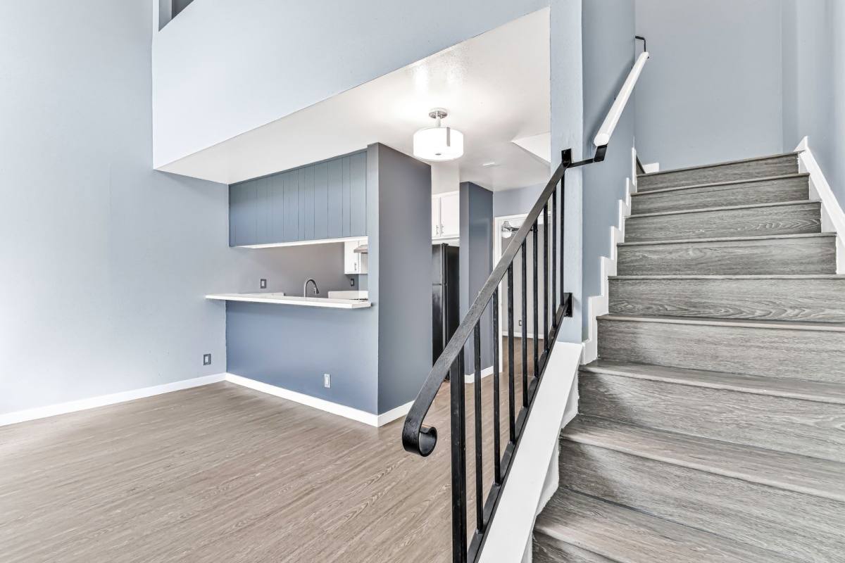 Apartment for rent at 533 E 11th St, Long Beach, CA 90813