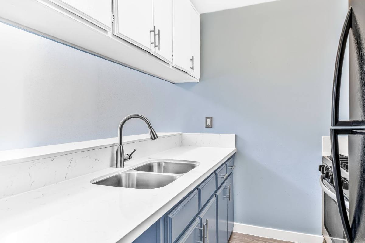 Apartment for rent at 533 E 11th St, Long Beach, CA 90813