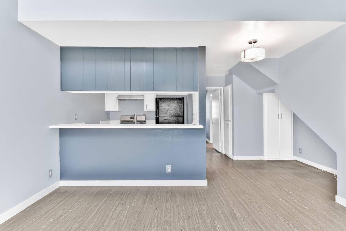 Apartment for rent at 533 E 11th St, Long Beach, CA 90813