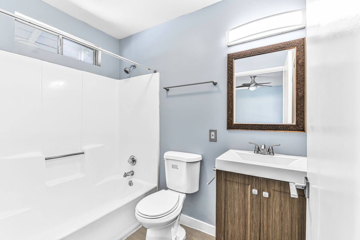 Apartment for rent at 533 E 11th St, Long Beach, CA 90813