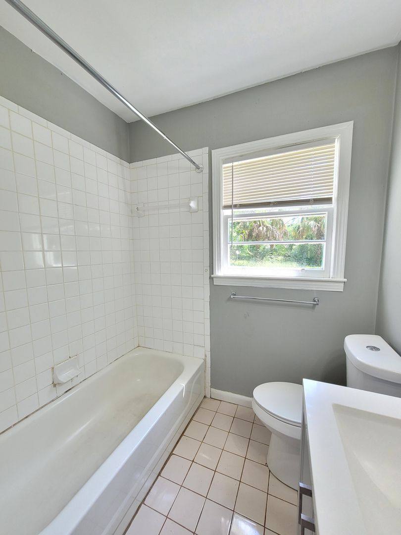House for rent at 406 N S St, Pensacola, FL 32505