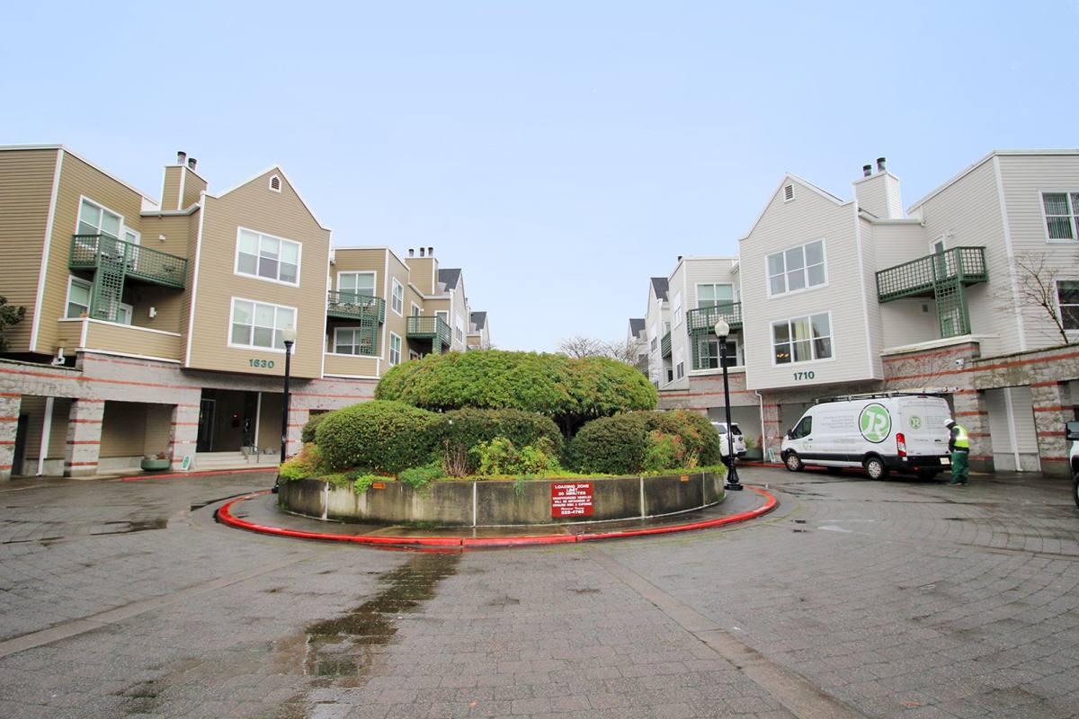 Condo for rent at 1710 S Harbor Way, Portland, OR 97201