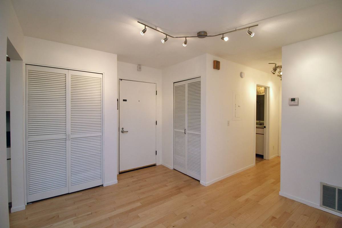 Condo for rent at 1710 S Harbor Way, Portland, OR 97201
