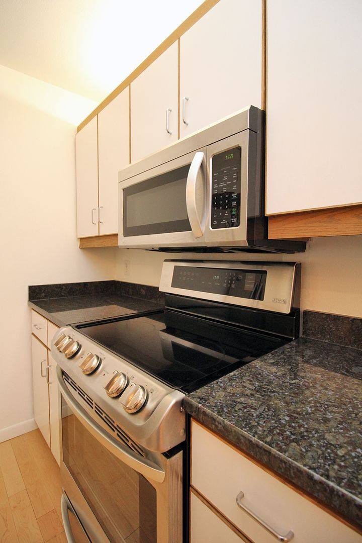 Condo for rent at 1710 S Harbor Way, Portland, OR 97201