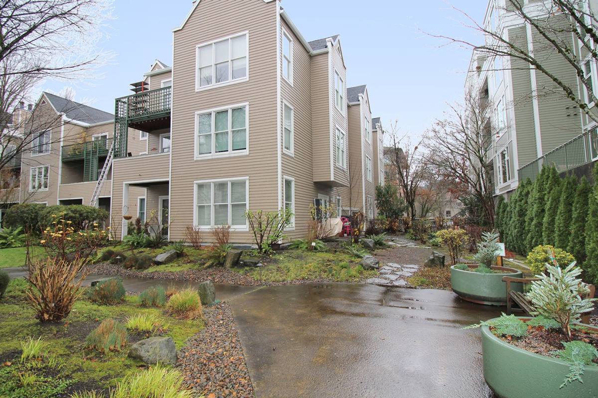 Condo for rent at 1710 S Harbor Way, Portland, OR 97201