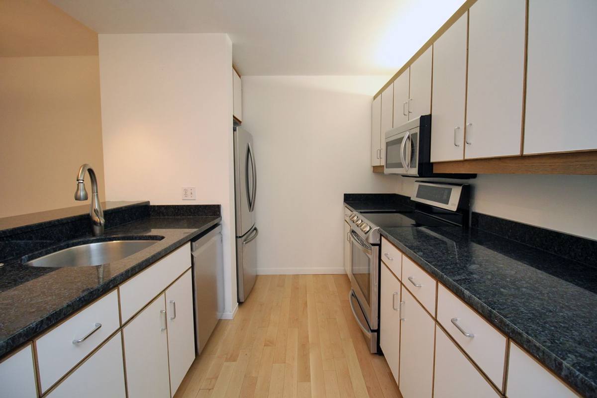 Condo for rent at 1710 S Harbor Way, Portland, OR 97201