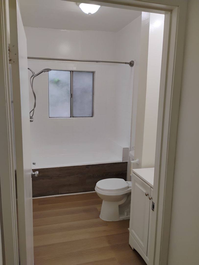 Apartment for rent at 2229 Vineyard Ave, Los Angeles, CA 90016