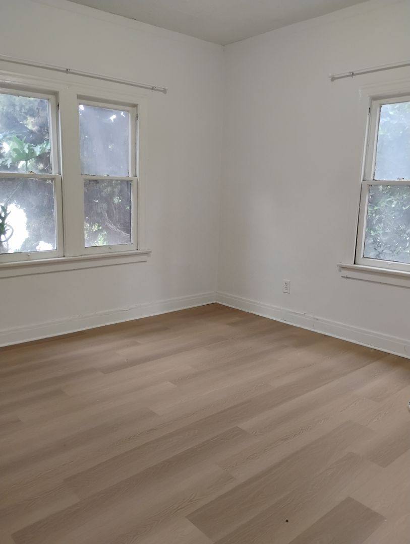 Apartment for rent at 2229 Vineyard Ave, Los Angeles, CA 90016