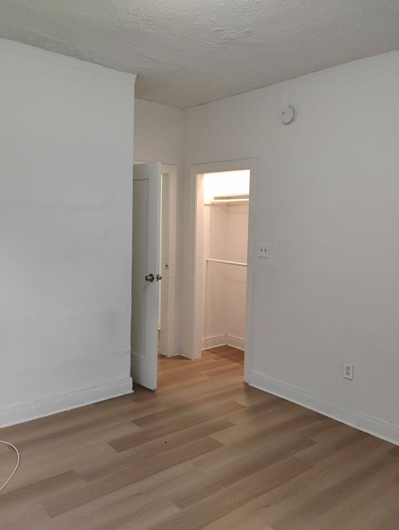 Apartment for rent at 2229 Vineyard Ave, Los Angeles, CA 90016