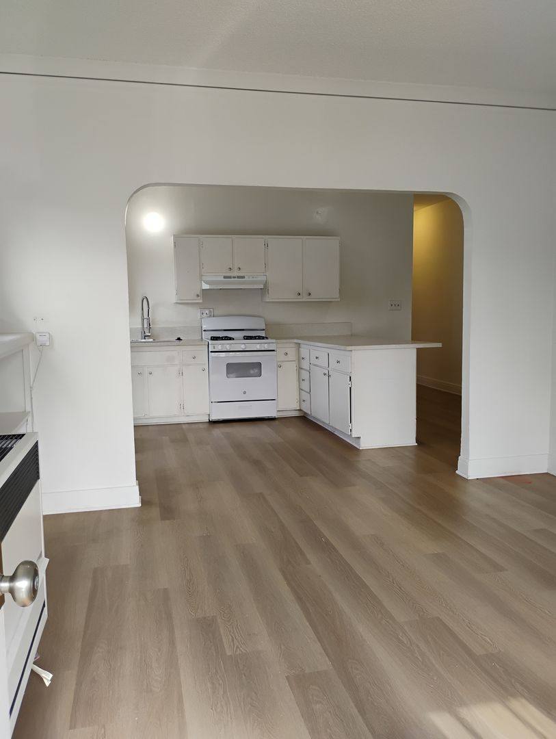 Apartment for rent at 2229 Vineyard Ave, Los Angeles, CA 90016