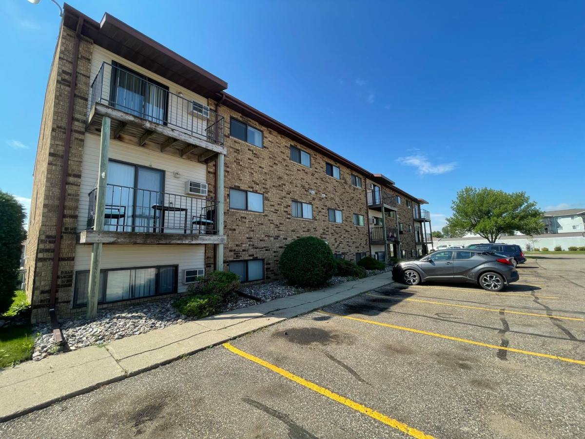 Apartment for rent at 1112 32nd Ave SW, Minot, ND 58701