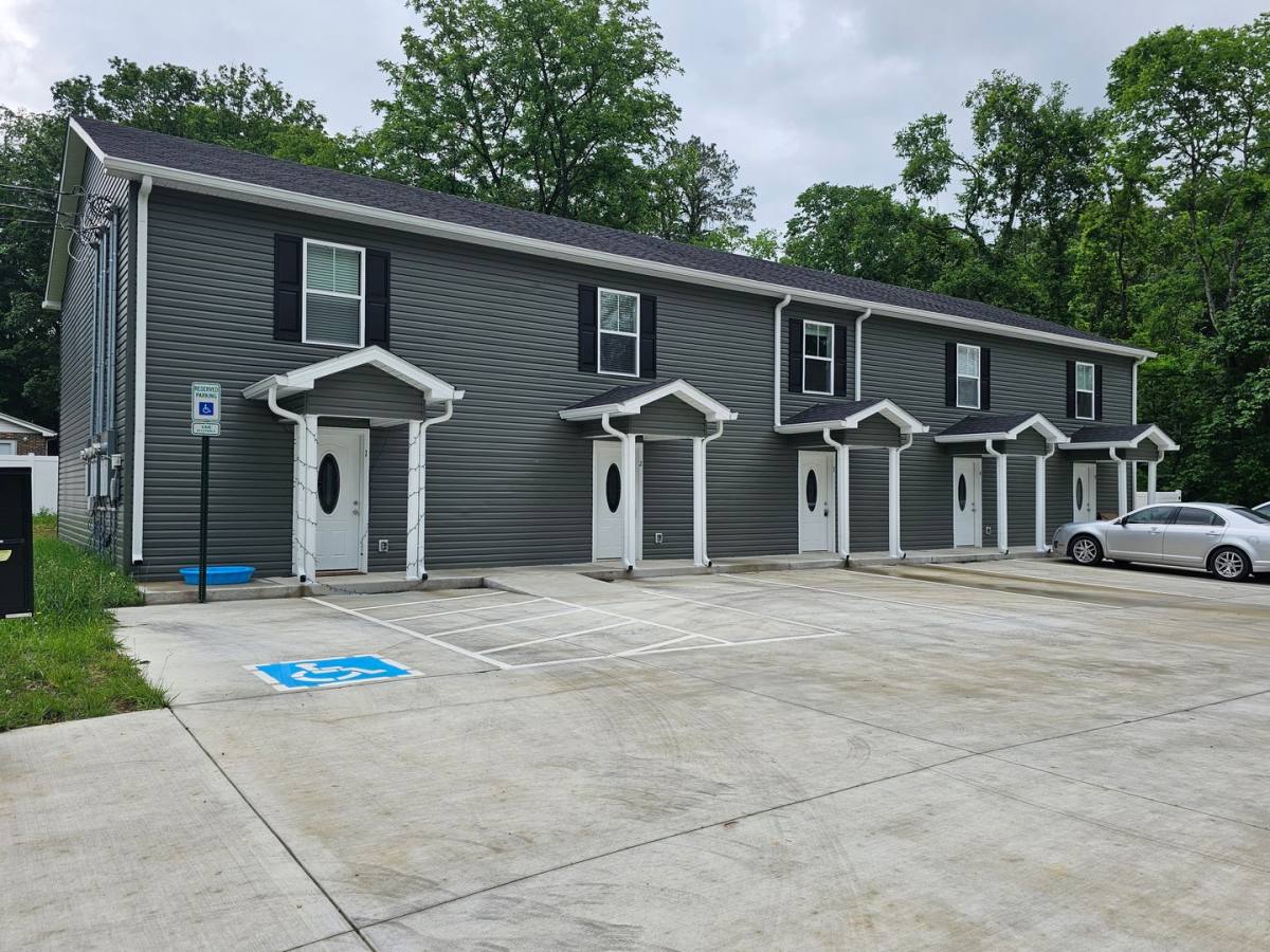 Townhouse for rent at 517 Weaver St, Tullahoma, TN 37388
