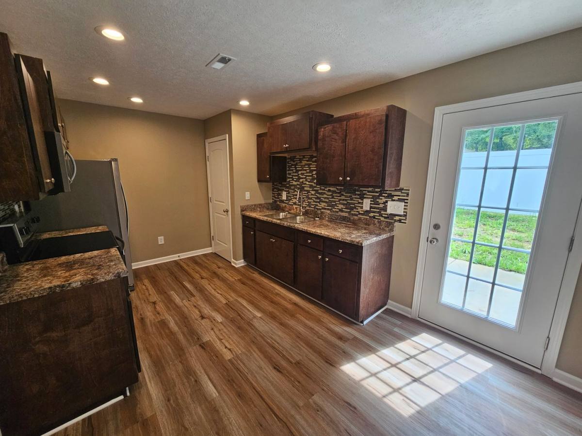 Townhouse for rent at 517 Weaver St, Tullahoma, TN 37388