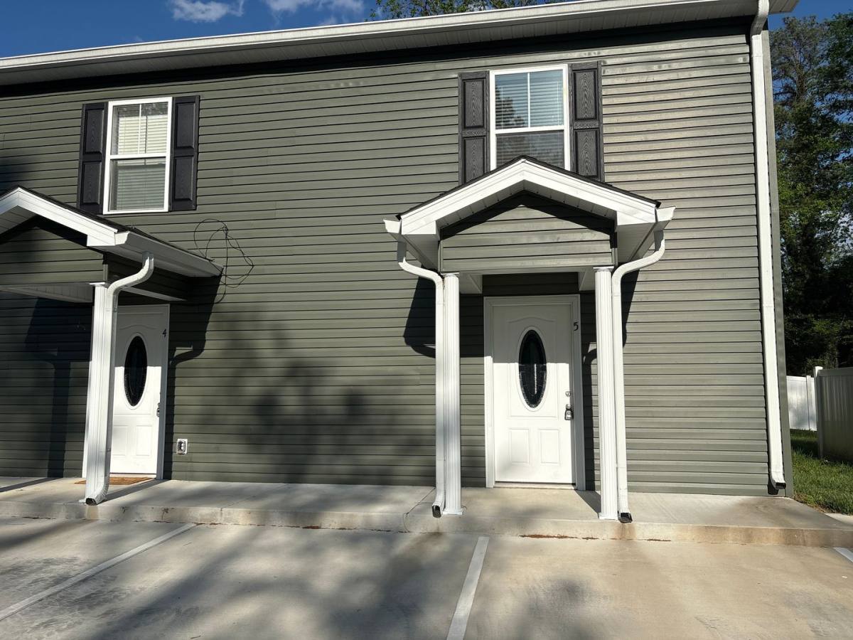 Townhouse for rent at 517 Weaver St, Tullahoma, TN 37388