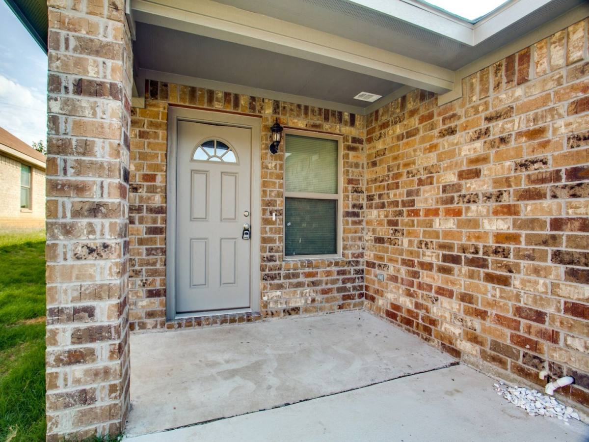 Apartment for rent at 8004-8006 Doreen Ave, Fort Worth, TX 76116