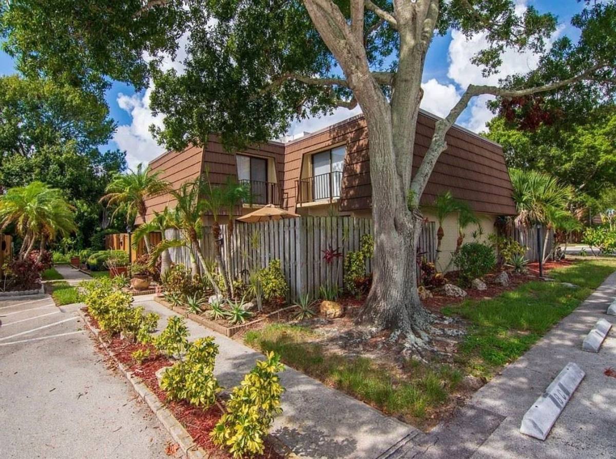 Apartment for rent at 1166 6th Ave #8D, Vero Beach, FL 32960