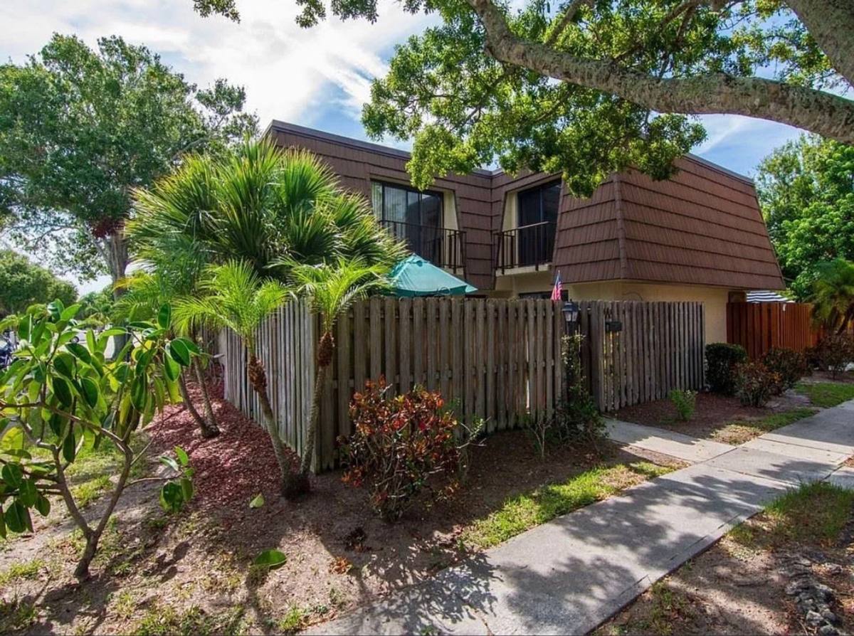 Apartment for rent at 1166 6th Ave #8D, Vero Beach, FL 32960