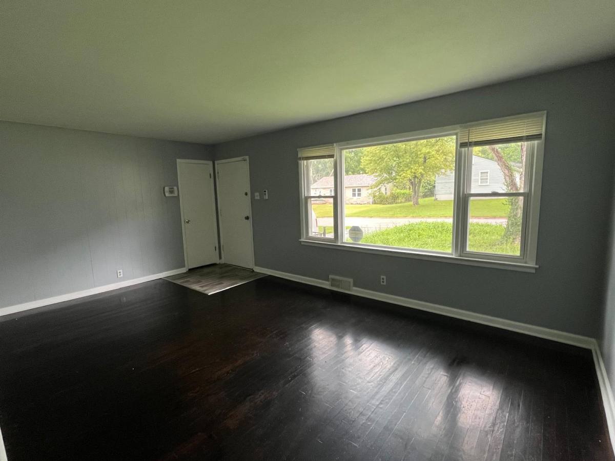 House for rent at 9112 Belcour Dr, Saint Louis, MO 63121