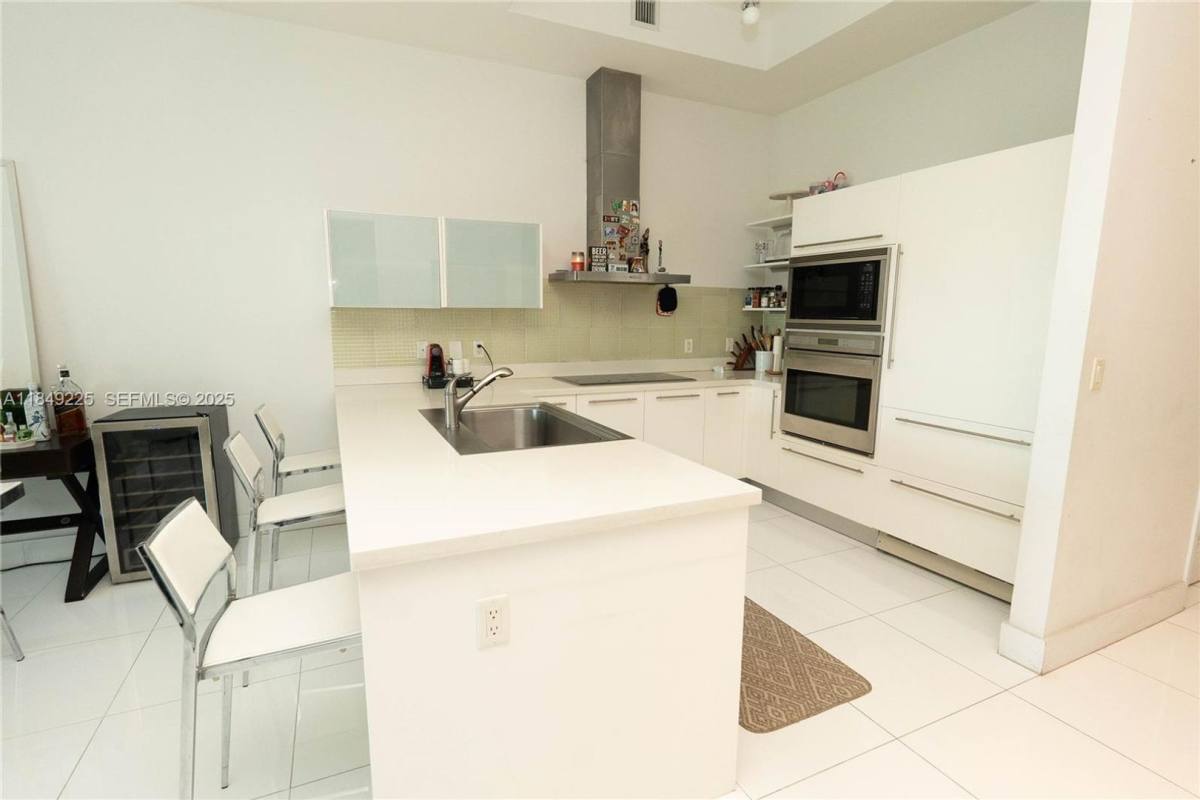 Townhouse for rent at 150 Sunny Isles Blvd, North Miami Beach, FL 33160