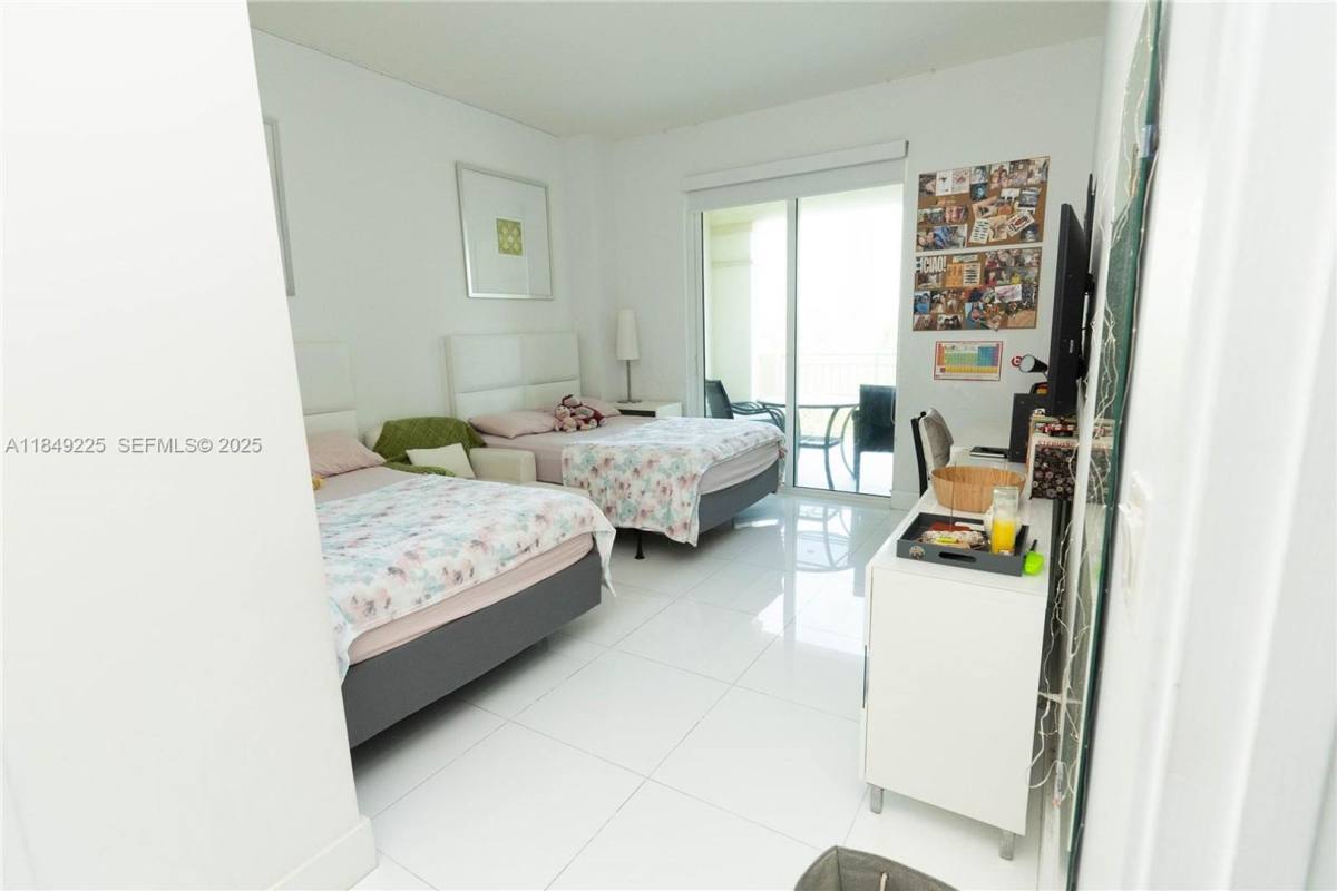 Townhouse for rent at 150 Sunny Isles Blvd, North Miami Beach, FL 33160